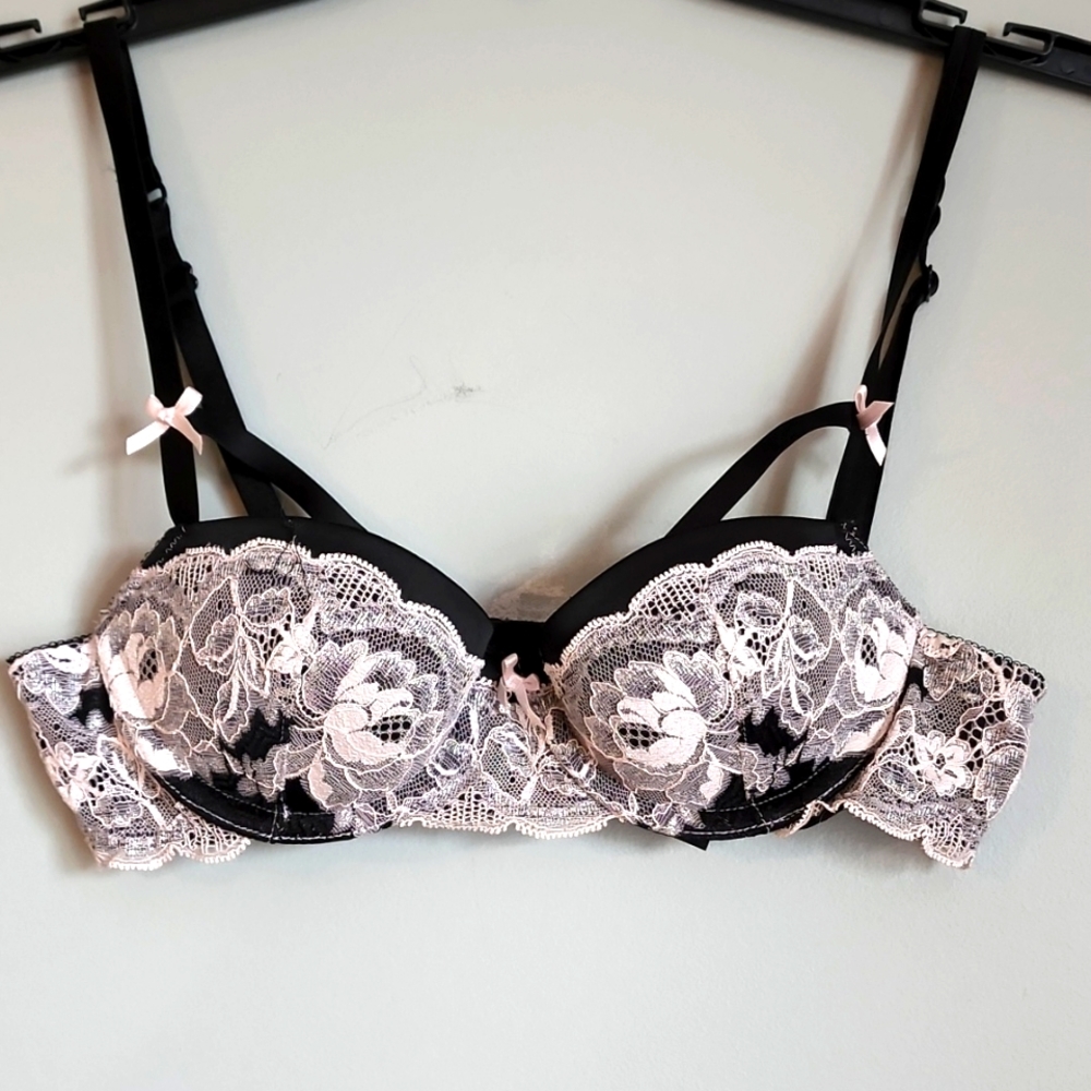 Victoria's Secret Dream Angel's Balconet Bra Size 32A Black with Cream Lace